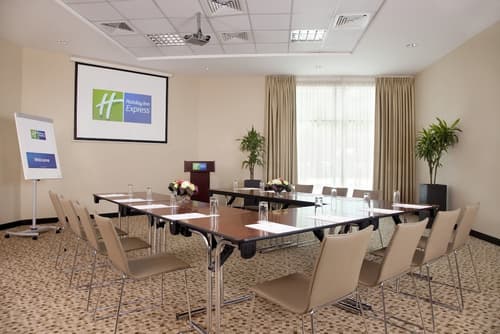 Holiday Inn Express Dubai Safa Park by IHG, Meeting facility