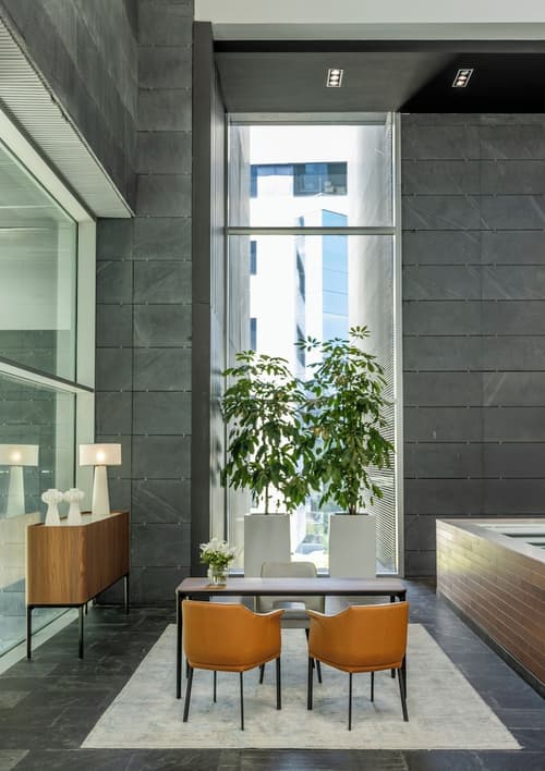 Hotel ILUNION Atrium, Interior entrance