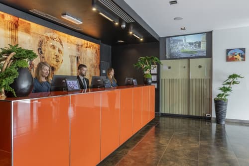 H10 Roma Città, Reception