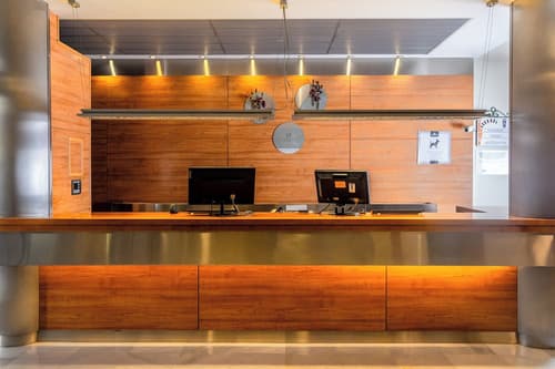 Hotel Serrano, Reception