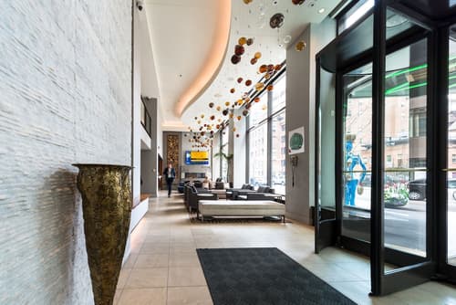 Hotel Felix River North/Magnificent Mile, Interior entrance