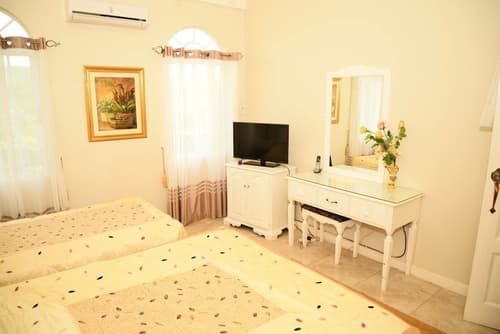 Retreat Guesthouse Luxury Suites