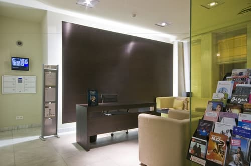 B-aparthotel Grand Place, Reception