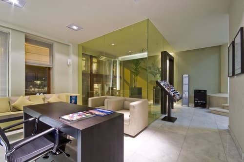 B-aparthotel Grand Place, Interior entrance