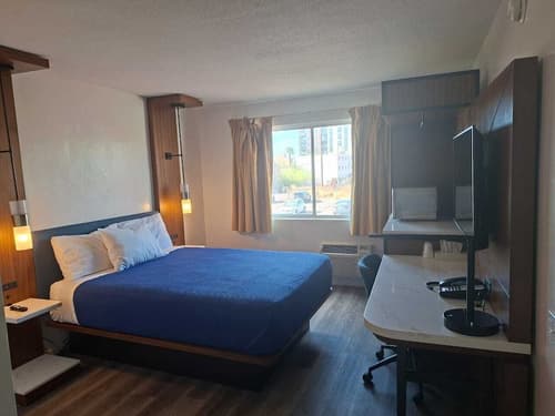 Central Phoenix Hotel