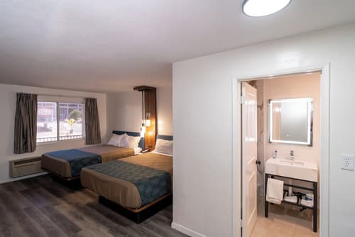 Central Phoenix Hotel