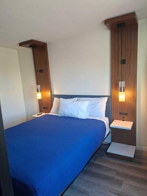 Central Phoenix Hotel