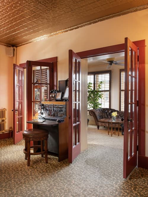 Chamberlin Inn Cody, Lobby