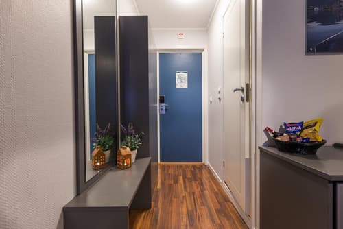 Enter Viking Hotel, Room