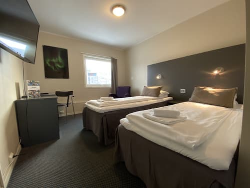 Enter Viking Hotel, Room