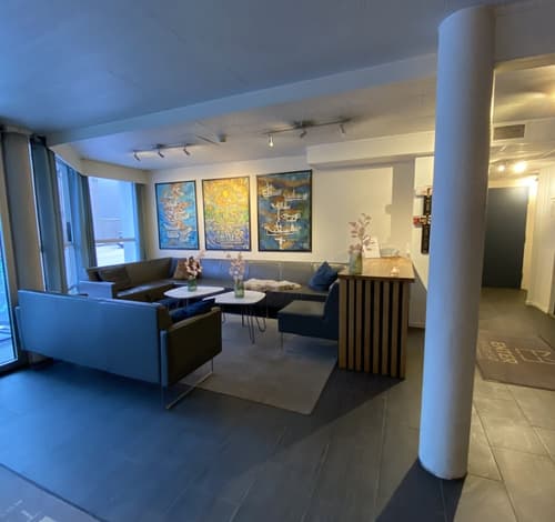 Enter Viking Hotel, Reception