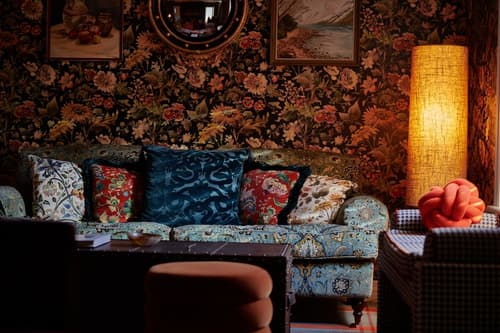 The Dairy Hotel Queenstown, A Naumi Chapter, Lobby sitting area