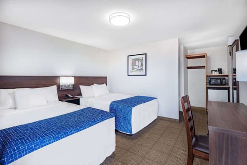 Travelodge by Wyndham Newport, Room