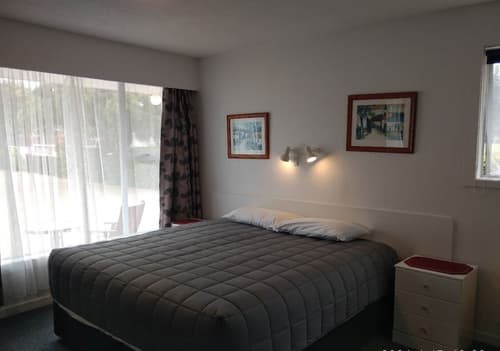 Queens Park Motels, Room