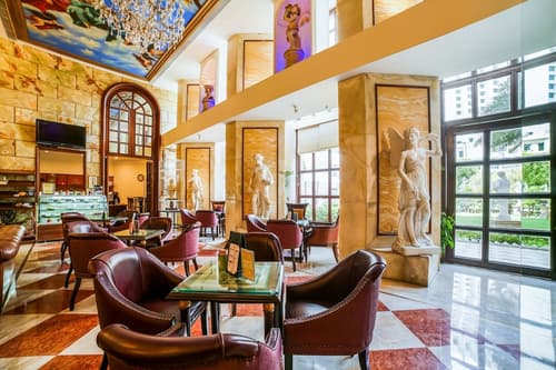 Hotel The Royal Plaza, Lobby sitting area