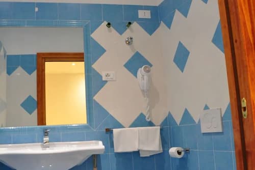 Hotel Bel Tramonto, Bathroom
