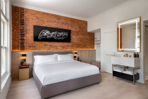 Gladstone House, Room