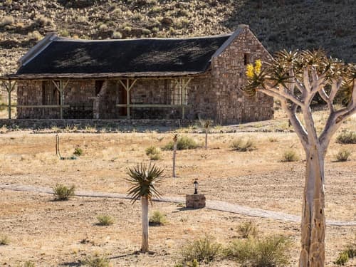 Canyon Village, Property grounds