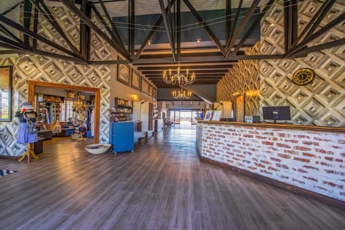 Etosha Safari Lodge, Reception