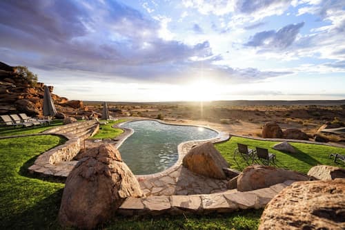 Canyon Lodge, Primary image