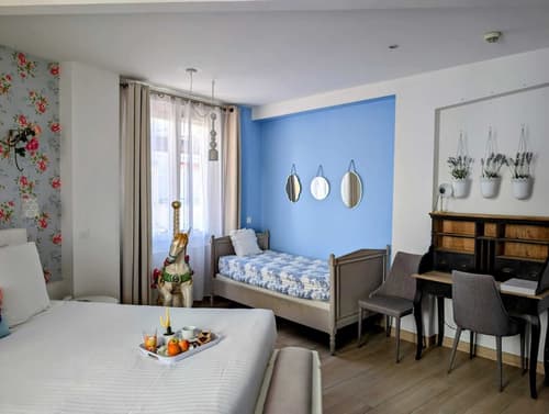 Hotel Mademoiselle, Room