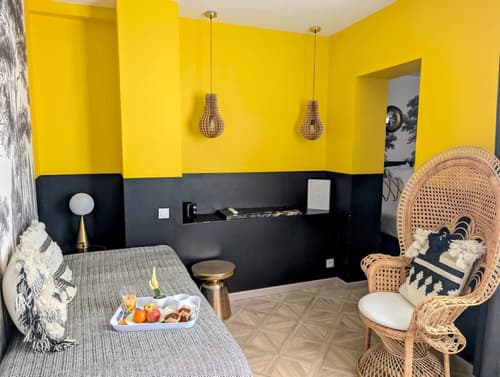 Hotel Mademoiselle, Room