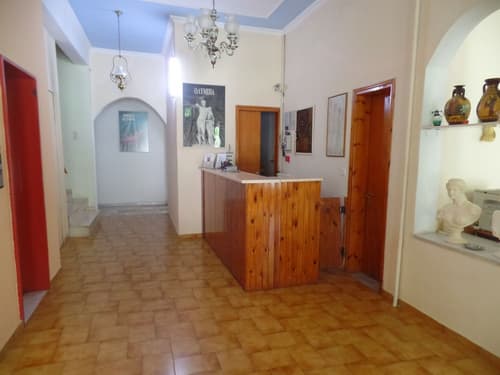 Hotel Inomaos, Reception