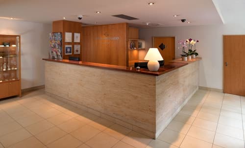 Hotel Castle Garden, Reception