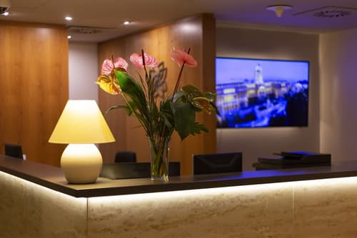 Hotel Castle Garden, Reception