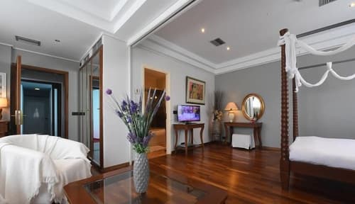 Ephira Hotel, Primary image