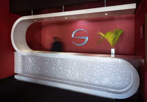 S Hotel Kingston, Reception