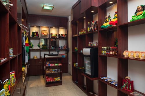 S Hotel Kingston, Gift shop