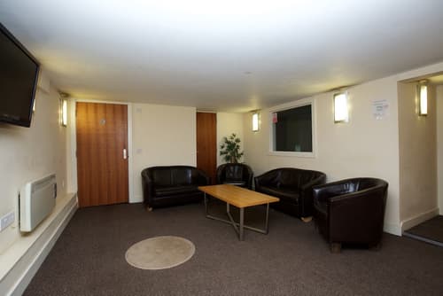 Cocoon at The International Inn, Lobby sitting area