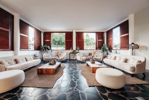 The Kontiki, Lobby sitting area