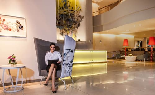 Hennessy Park Hotel, Lobby