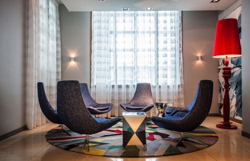 Hennessy Park Hotel, Lobby sitting area