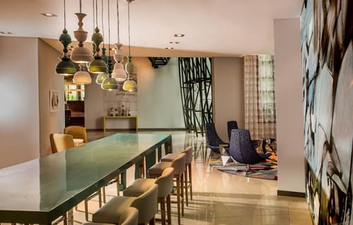 Hennessy Park Hotel, Lobby sitting area