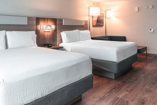 Holiday Inn Express & Suites Kingston Central by IHG, Room