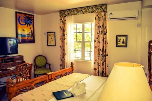 Grenadine House, Room