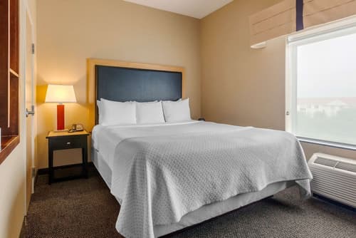 Cambria Hotel Denver International Airport, Room