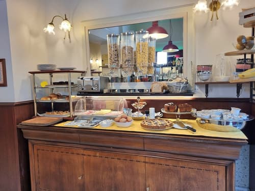 Charly Hotel, Breakfast buffet