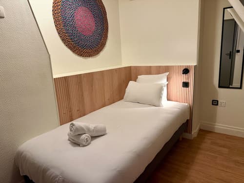 Korner République, Room