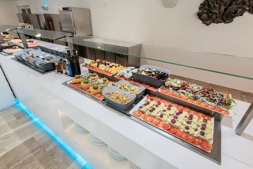 Hotel THB Royal, Dining