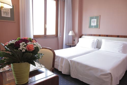 Hotel Bristol, Primary image