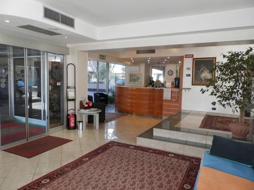 Augustus Hotel, Reception