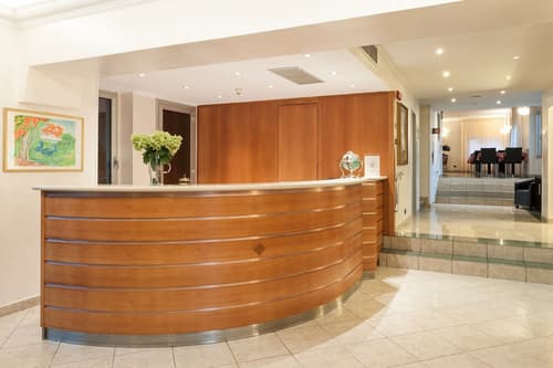 Augustus Hotel, Reception