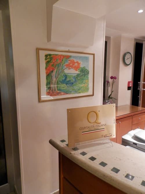 Augustus Hotel, Reception