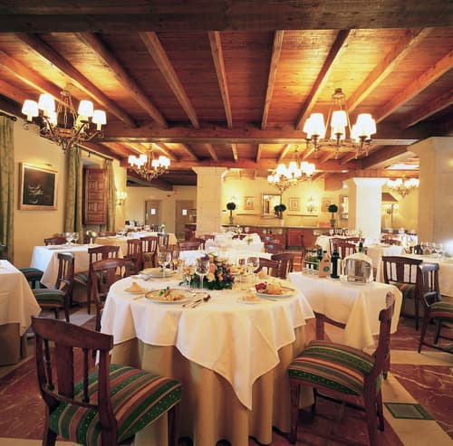 Parador De Cambados, Dining