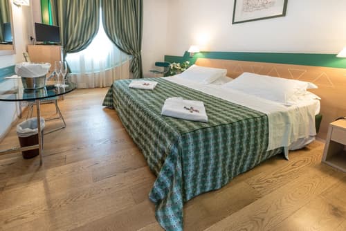 West Point Airport Hotel, Room