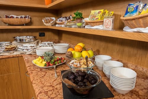 West Point Airport Hotel, Breakfast area